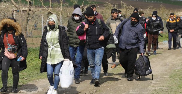 2 düzensiz göçmen sınır dışı edildi