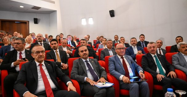 Bakan Kacır: 'Türkiye'nin gerçekleştirdiği 30 milyar dolara yakın otomotiv ihracatının yüzde 25'ini tek başına Kocaeli gerçekleştirdi”
