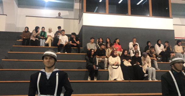 Darıcalı gençler Demokrasi Adası'nı gezdi