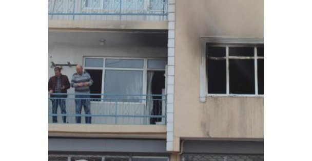 Eşi ve çocuklarını yangından kurtardı