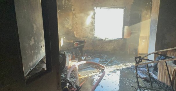 Evde çıkan yangın hasara neden oldu