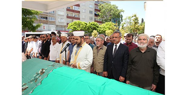 Gıyabi cenaze namazı kıldı