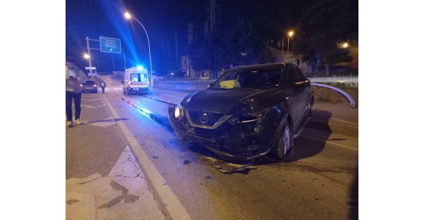 İki Otomobil Çarpıştı: 4 Yaralı