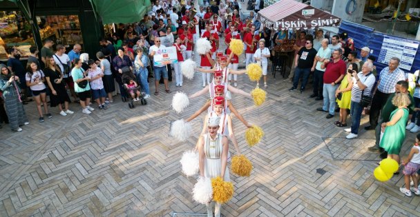 Karadağ Herceg Novi Bandosu, İzmir Marşı İle Festivale Katılanları Mest Etti