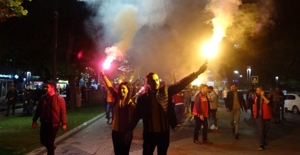 Kocaeli'de Galatasaraylılar Şampiyonluğu Coşkuyla Kutladı