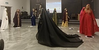 ‘ Ay Işığında Kadın Defilesi