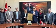 Başkan Şayirden Kaymakam Kubilaya Fahri Hemşerilik Beratı