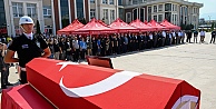 Kaymakam göz yaşları içinde son yolculuğuna uğurlandı
