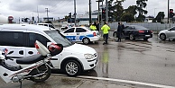 Kocaeli'de otomobille çarpışan motosikletin sürücüsü yaralandı