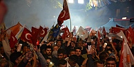 Kocaelide seçim kutlaması: Vatandaşlar sokağa akın etti