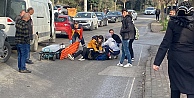 Okula giden lise öğrencisine otomobil çarptı