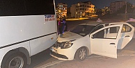 Otomobil İle Servis Minibüsü Çarpıştı: 1 Yaralı