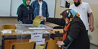 (VİDEOLU) Nazire Teyze Oyunu Kullanacağı Okula Özel Araçla Götürüldü: Taksi Tutmaya Param Yoktu