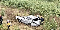 Yeşillik alana uçan otomobil defalarca takla attı
