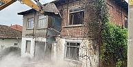 GÖLCÜK'TE ORTA HASARLI YA DA METRUK OLDUĞU İÇİN YIKILAN BİNA SAYISI 115 OLDU