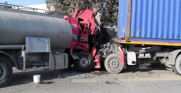 TIR ve tanker kaza yaptı