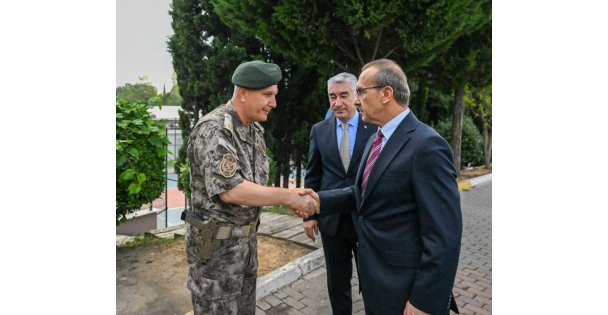 Vali Yavuz, Polis Özel Harekât Şube Müdürlüğünü Ziyaret Etti