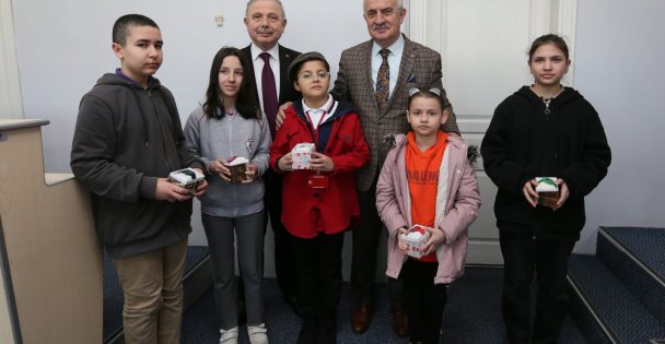 Yarışmada Dereceye Giren Öğrencilere Başkan Aygün'den Ödül