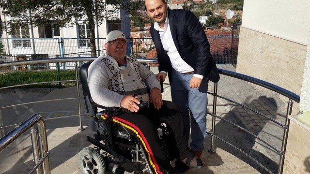 58 yaşında ki Engelli vatandaşımız Mustafa Tığ Köşklüçeşme mahallesi Orhangazi  ilkokulunda oyunu kullandı
