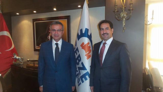 Milletvekili Yaman, Gebze Belediye Başkanı Adnan Köşker'i makamında ziyaret etti.