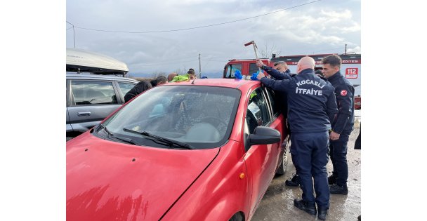 10 Aylık Bebek Araçta Mahsur Kaldı, Anne Korku Dolu Gözlerle Bekledi