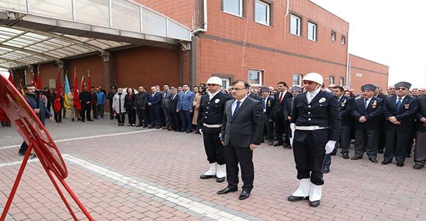 Atatürk'ü Anma Töreni Yapıldı