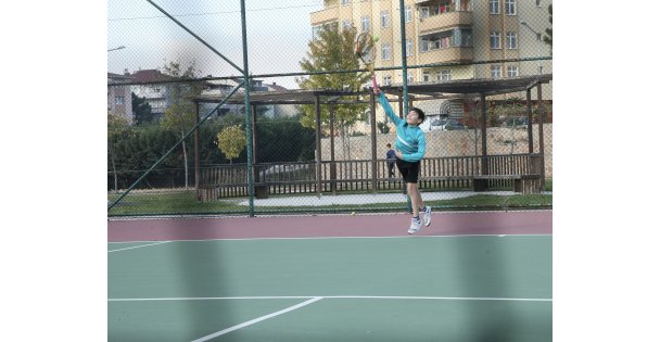 10 yaşındaki şampiyon tenisçi gözünü milli formaya dikti