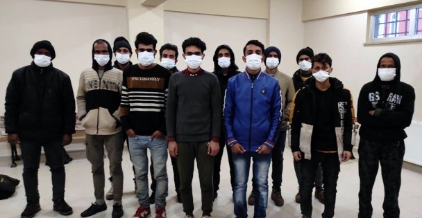 12 düzensiz göçmen yakalandı
