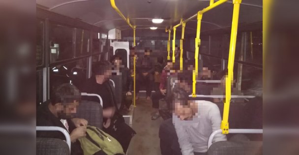 12 kaçak Afgan mülteci yakalandı