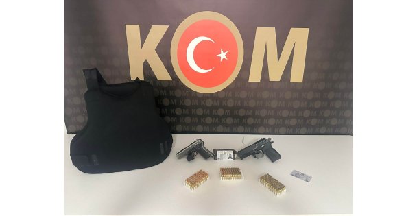 15 yıl hapis cezasıyla aranıyordu: Sahte avukat kimlikleriyle yakalandı