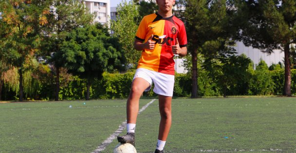 17 yaşındaki Çağrı, futbol aşkıyla kanseri yendi