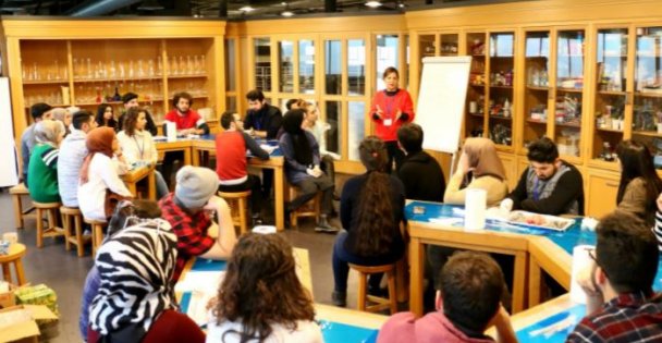 18 farklı ilden 30 öğretmen Kocaeli Bilim Merkezi'nde
