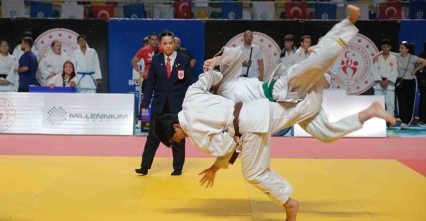 18 ülkeden bin 626 judocu Kocaeli'de tatamiye çıktı
