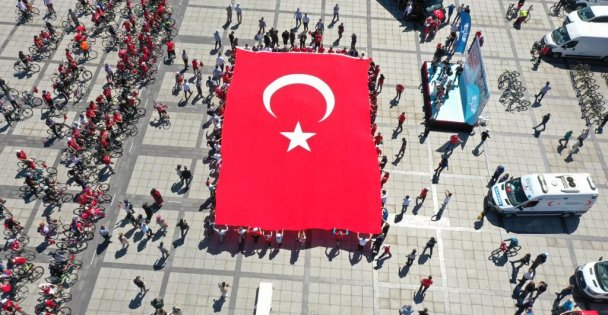 19 Mayıs Bisiklet Turu'nda 1000 Kişi Aynı Anda Pedal Çevirdi