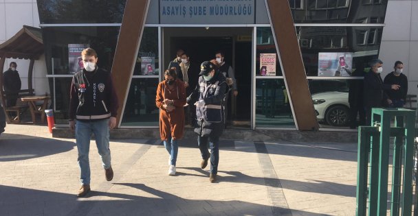 200 bin liralık ziynet eşyası çaldıkları iddiasıyla 2 kişi yakalandı