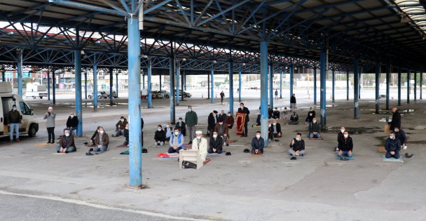 2021'in ilk Cuma namazı kılındı