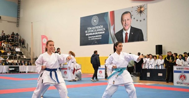 2 Bin 200 Sporcunun Katılımıyla Türkiye Karate Şampiyonası Kartepe'de Başladı