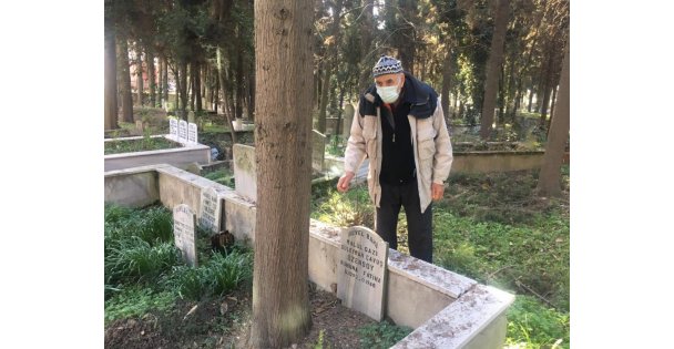 30 Yıldır Mezarlığa Bakan Ahmet Amca'nın Örnek Hayatı