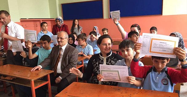 336 bin öğrenci tatile girdi!