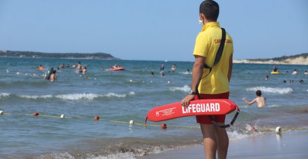 352 kişi boğulmaktan kurtarıldı