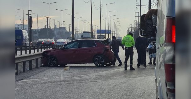 3 aracın karıştığı zincirleme trafik kazasında 1 kişi yaralandı