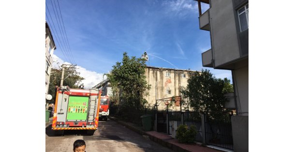 3 katlı binada çıkan yangın panik oluşturdu