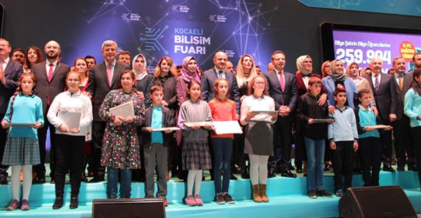 40 bin 716 bilgisayar Dağıtıldı