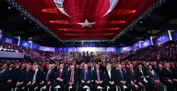'453 bin konut yapacak ve evine girmeyen, iş yerine kavuşmayan tek bir vatandaşımızı dahi bırakmayacağız