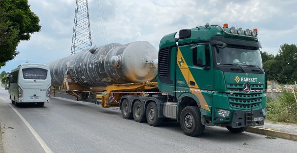 55 Metre Uzunluğunda Yükle Kavşaktan Geçemedi, Yolda Kaldı