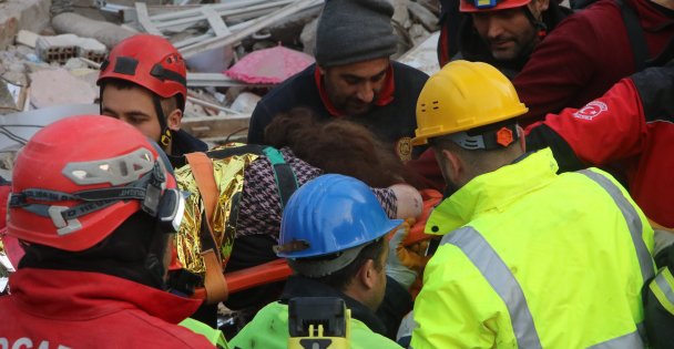 63 yaşındaki Hafsa teyzenin ilk isteği ‘su' oldu, ardından çocukları ile görüntülü görüştürüldü