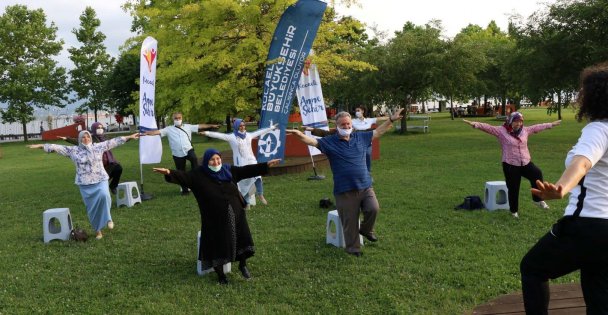 65 yaş üstü vatandaşlara açık havada egzersiz