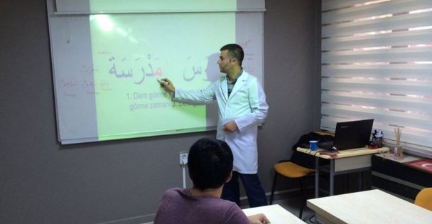6 ayda Arapça öğretiyor