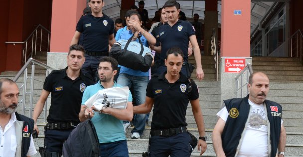 8 Polis tutuklandı