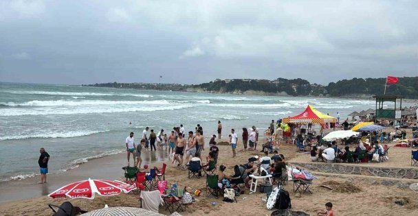 Ablasını kurtarmak için denize giren 19 yaşındaki genç hayatını kaybetti